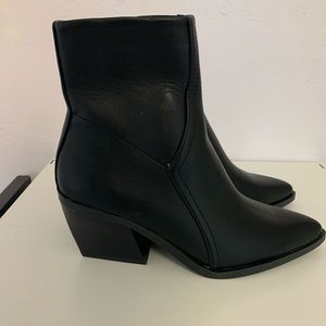 New Look block heel ankle boots (NEW)